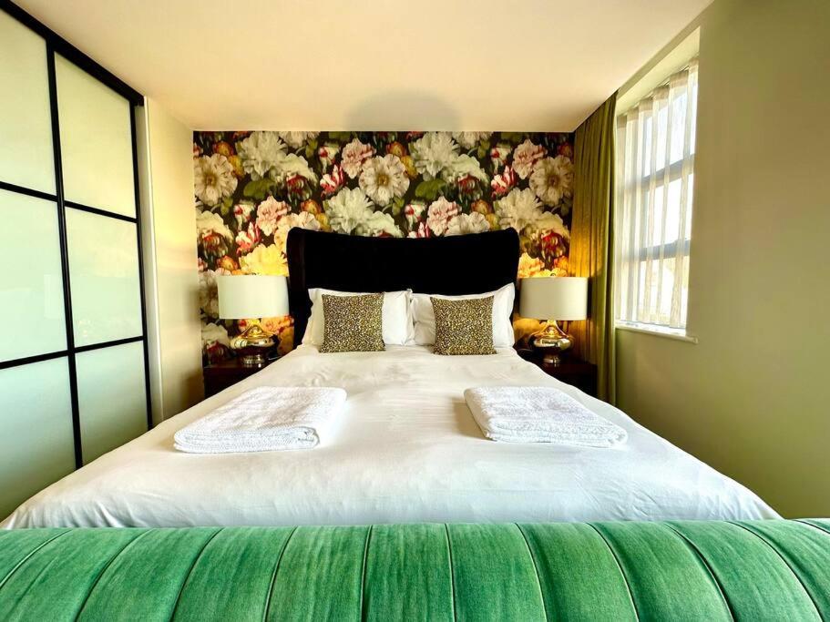 Quayside Chic: Modern Suite Near Poole Harbor Exterior photo